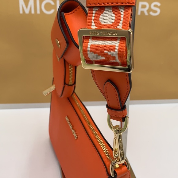 MICHAEL KORS JET SET TRAVEL SMALL SHOULDER CROSSBODY
BAG WITH TECH ATTCH AIRPOD - Picture 6 of 16